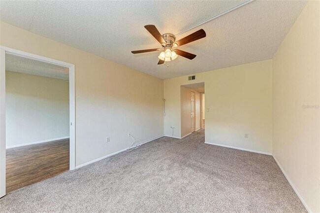 Building Photo - 305 30th Ave W