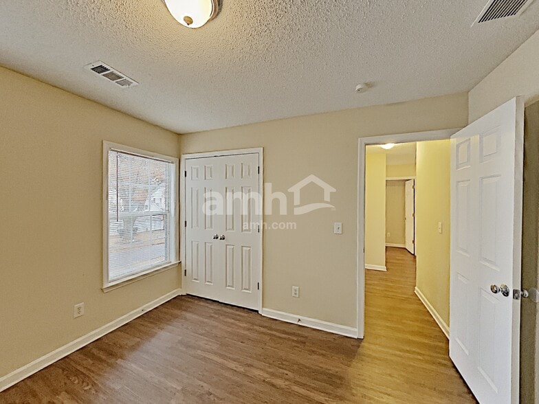 Building Photo - 2208 Sprucewood Dr NW