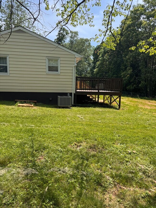 Building Photo - 4 Bedroom || 2 Bathroom Single Family Home