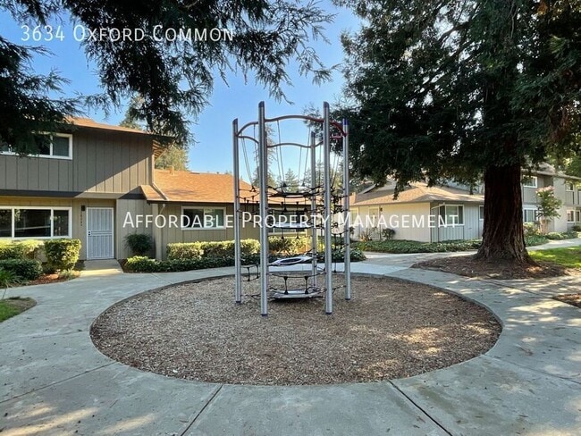 Building Photo - 3634 Oxford Common