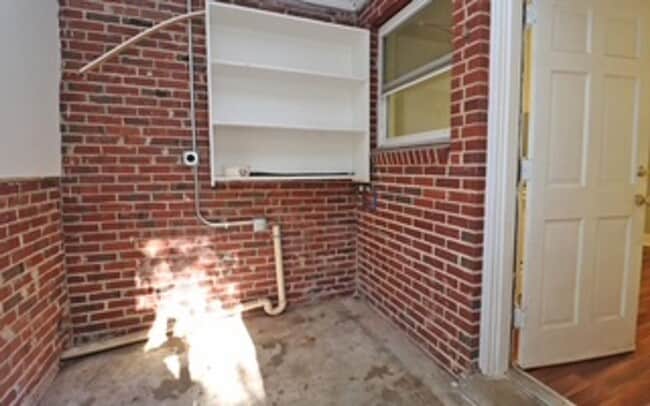 Building Photo - Cozy 2-Bedroom Duplex in Southeast Columbia – Brandon Acres!