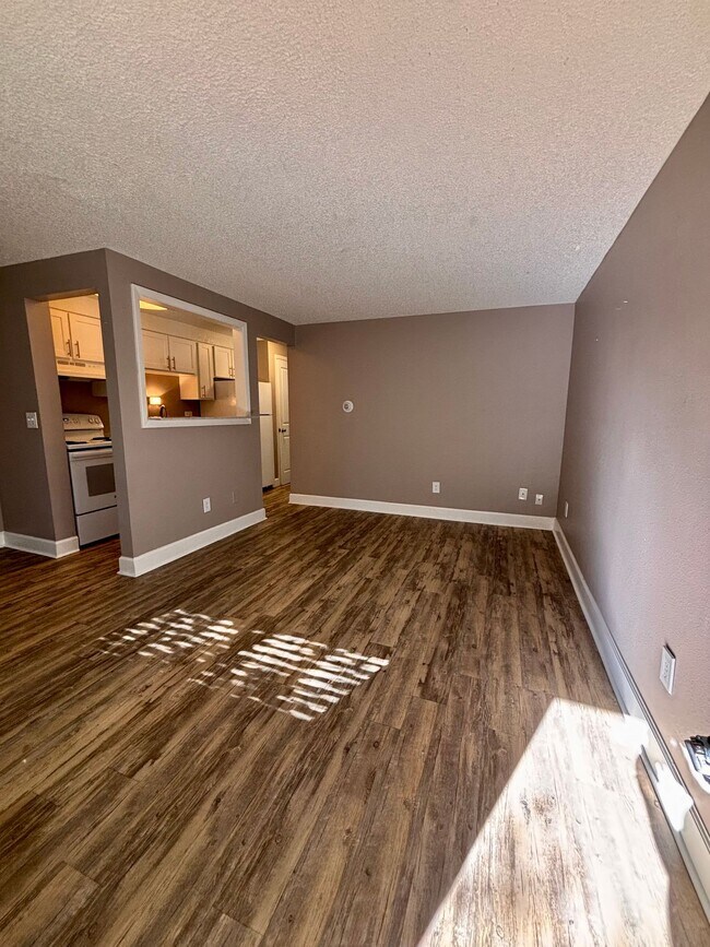 Building Photo - Beautifully Renovated Apartments