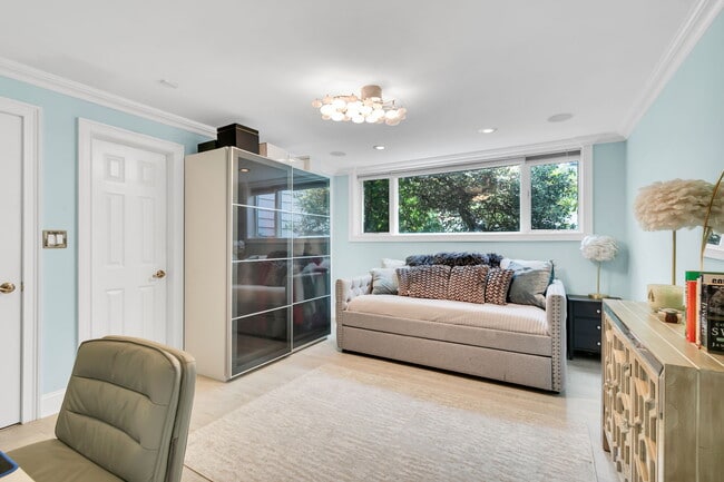 Building Photo - 16 Bingham Hill Cir