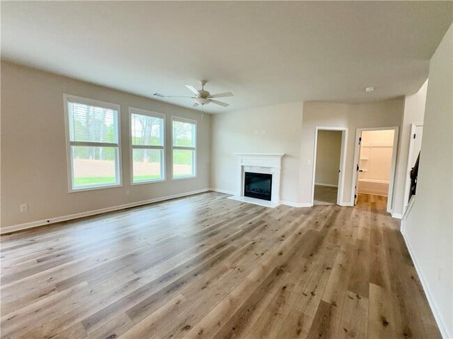 Building Photo - 2145 Valley Ct