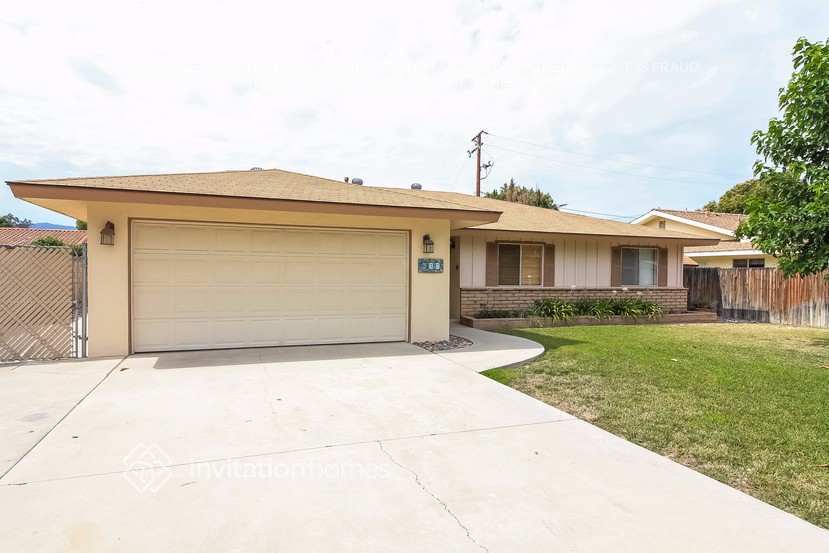 Building Photo - 41797 Royal Palm Dr