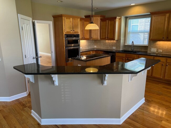 Building Photo - 4 Bed, 3.5 Bath Home w/  3 Car Garage in Williamson Co