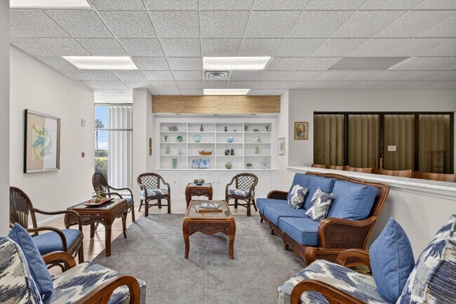 Building Photo - 5061 N Hwy A1A