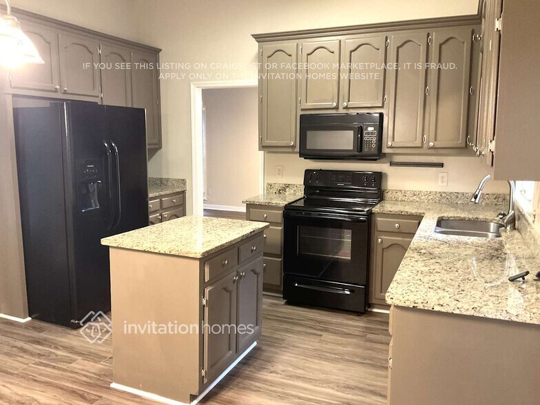 Building Photo - 211 Whisperwood Ln
