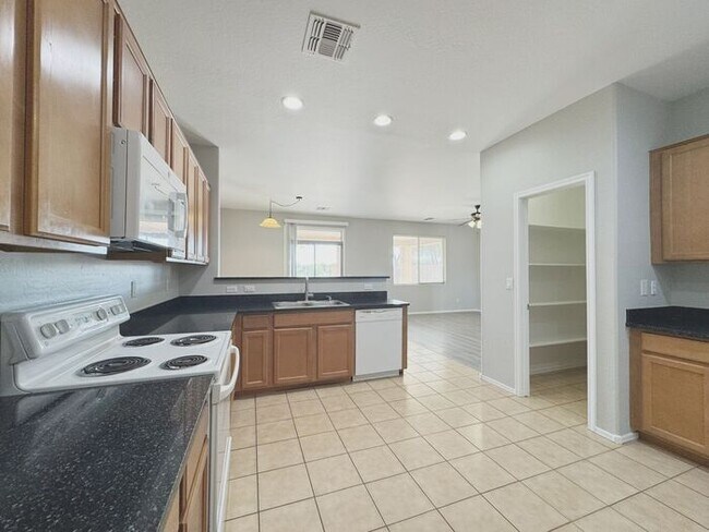 Building Photo - MOVE IN SPECILAS!! 5BD 3BA IN JOHNSON RANC...