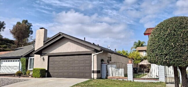 Building Photo - 2417 E Gloria St