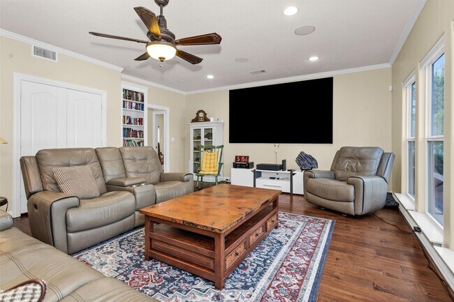 Building Photo - 1502 Wimbledon Dr