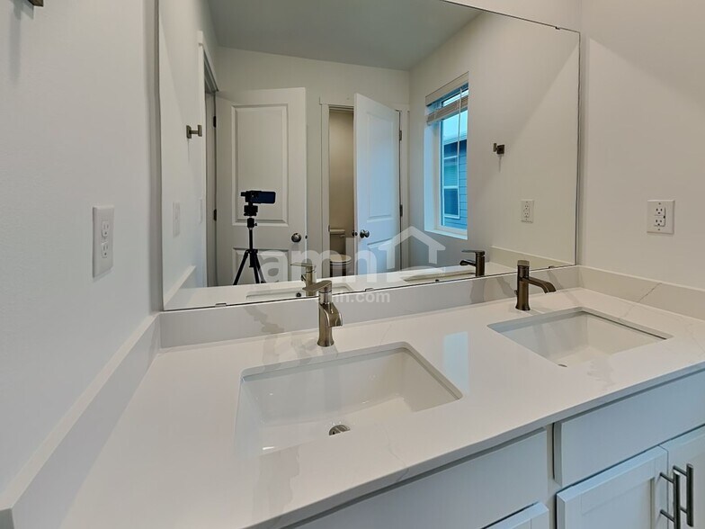 Building Photo - 5126 Turnstone St SE