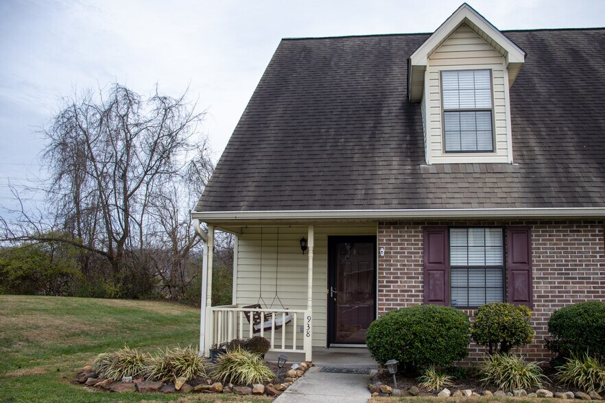 Primary Photo - 938 Bradley Bell Dr