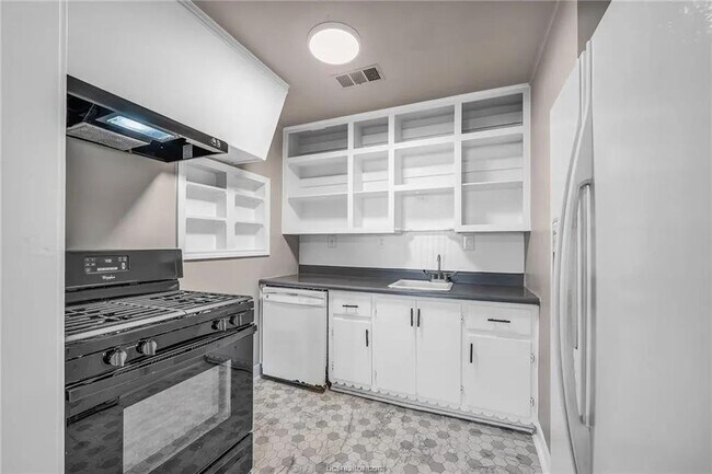 Building Photo - 2707 Cliff St