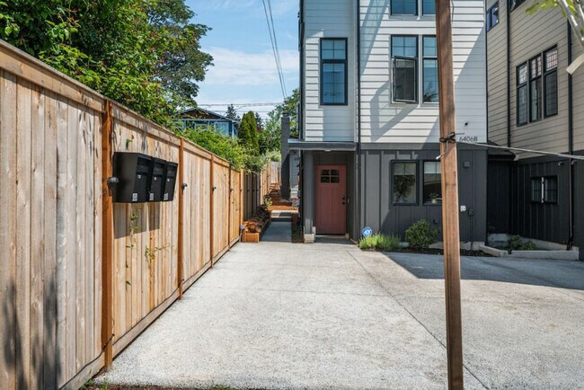 Building Photo - 6404 47th Ave SW