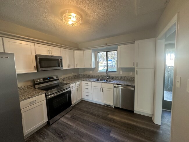 Building Photo - 4720 Walden Pond Dr