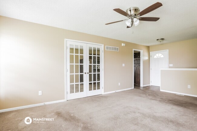 Building Photo - 1100 NE Ridgeview Dr