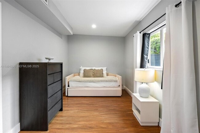 Building Photo - 1651 SW 13th Ave