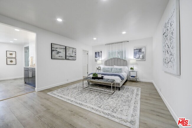 Building Photo - 344 S Camden Dr