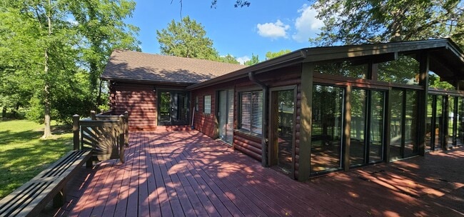 Building Photo - 7307 Rhodes Ln