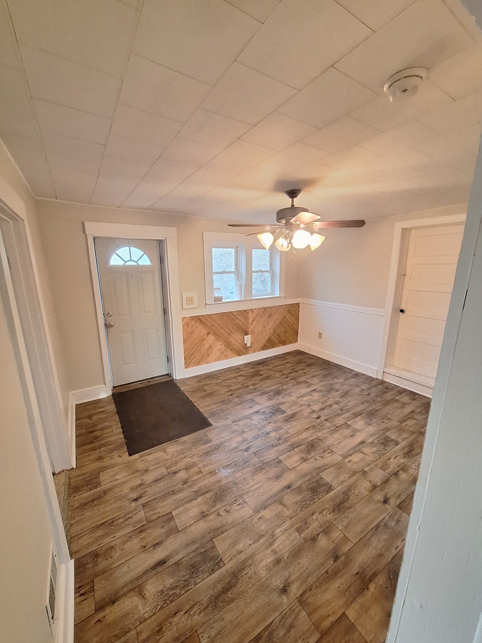 Building Photo - 5771 Seneca Trl S