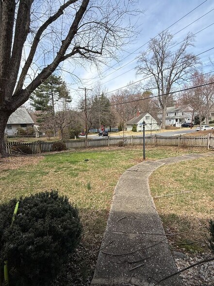 Building Photo - 407 Calvin Ln