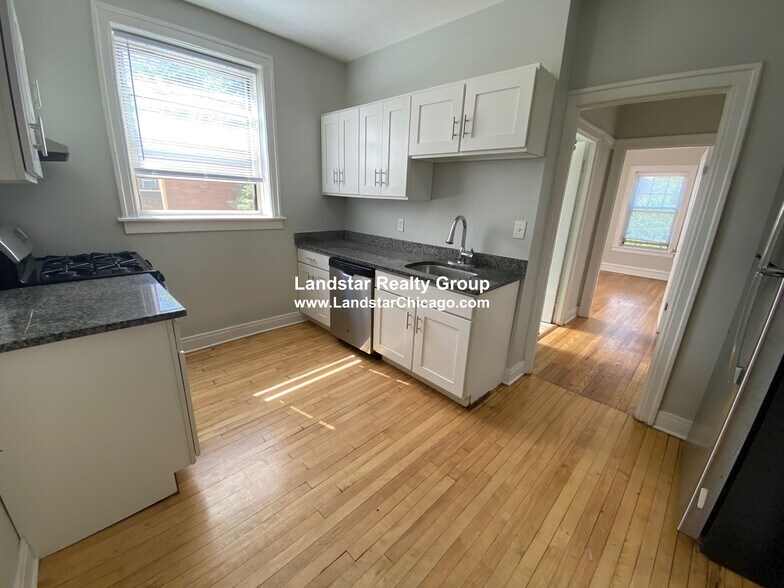 Building Photo - 734 Reba Pl