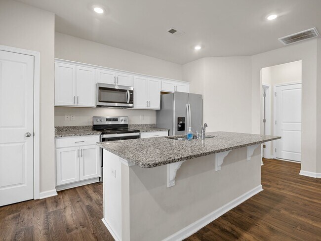 Building Photo - Modern living meets Convenience- Townhome in Greer, SC! $500 OFF First Months Rent!!