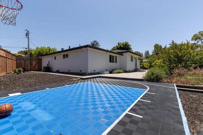 Building Photo - 1210 Larnel Pl