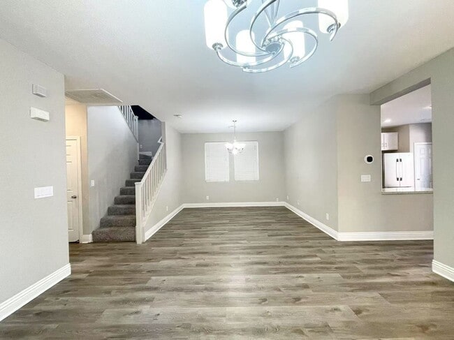 Building Photo - Nice two-story home with 4 bedrooms