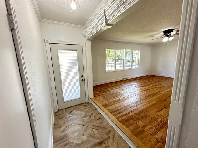 Building Photo - Modern 3+ Bedroom House in Cooper School N...