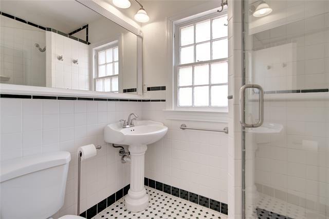 Building Photo - 5419 Longview St