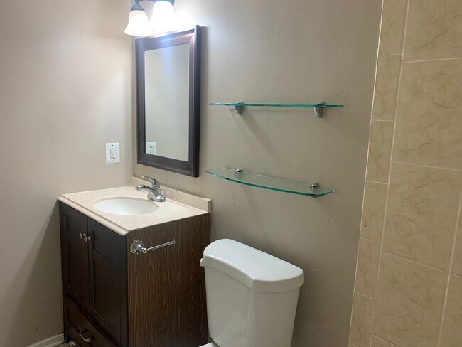 Building Photo - 2-Bedroom, 2-Bath Condo for Rent
