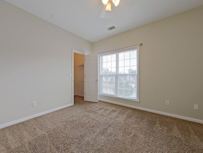 Building Photo - 4858 Somerset Dr