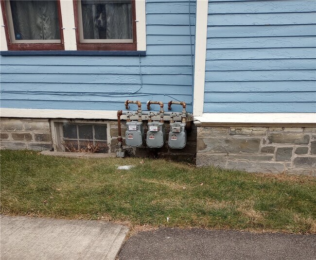 Building Photo - 364 W Gray St