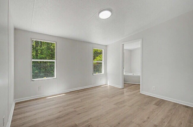 Building Photo - Updated 3-Bedroom Home on 10 acres in Chapel Hill