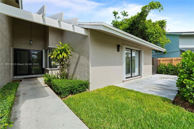 Building Photo - 11044 SW 128th Ct