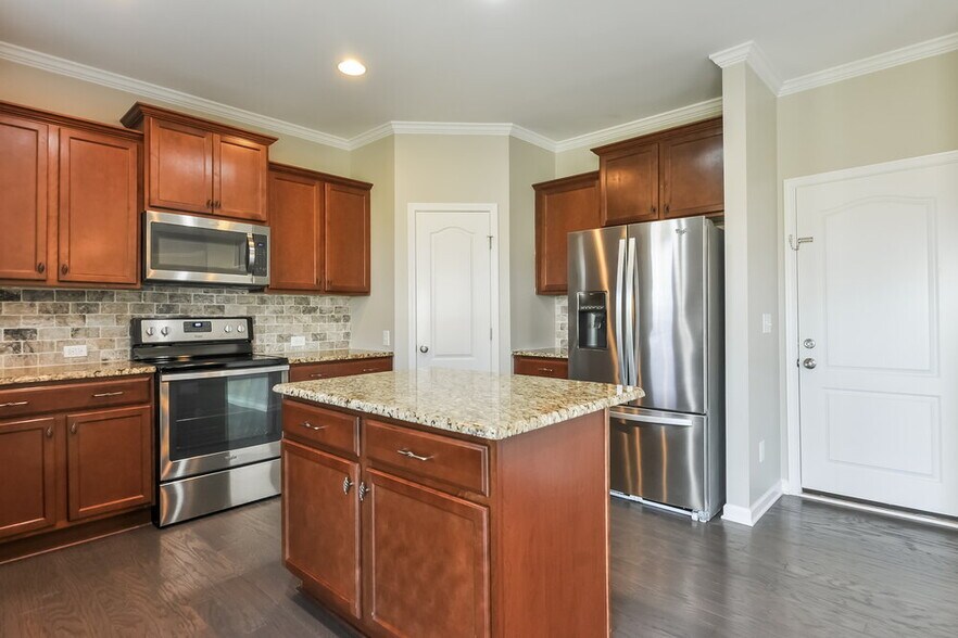 Building Photo - 61 Chinaberry Dr