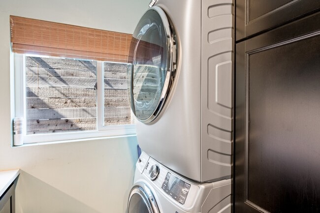 Building Photo - 3740 E Mayfield St