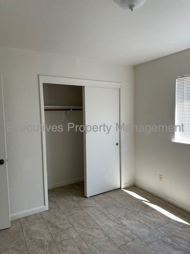 Building Photo - 3367 San Mateo Ct