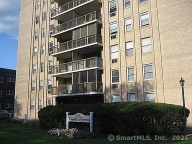Building Photo - 65 Glenbrook Rd