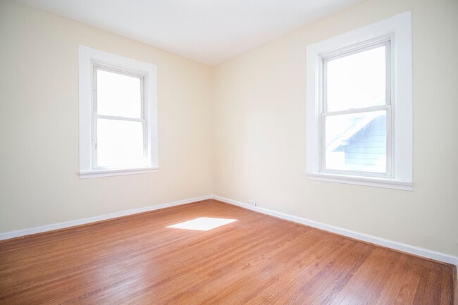 Building Photo - 3633 Elmhurst Rd