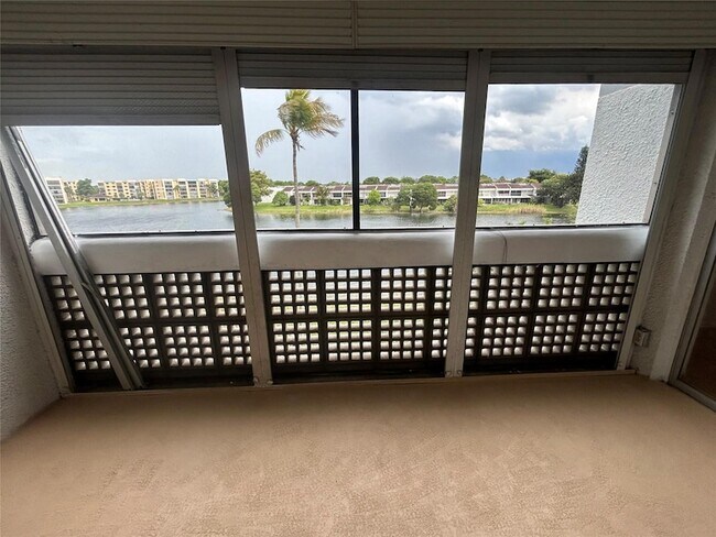 Building Photo - 3301 Spanish Moss Terrace