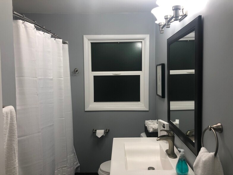 Building Photo - 132 W 1500 S