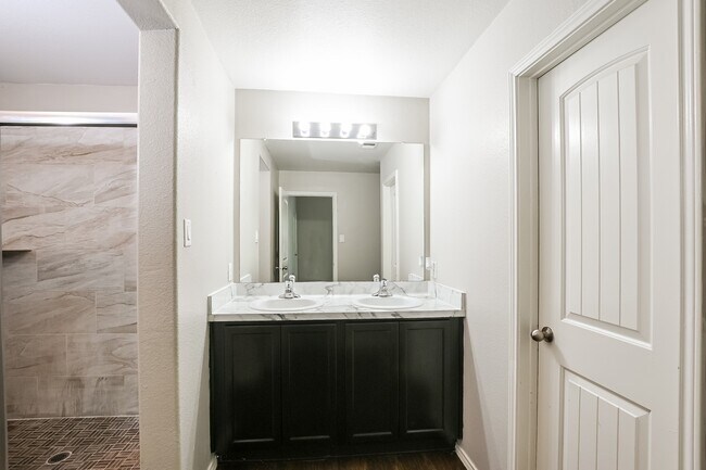 Building Photo - 20327 Louetta Reach Dr