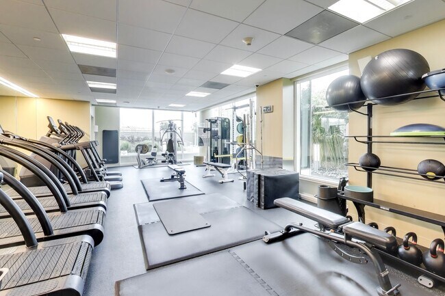 Building Photo - Luxury High-Rise Living | Stunning Bay Bridge Views from the 31st Floor