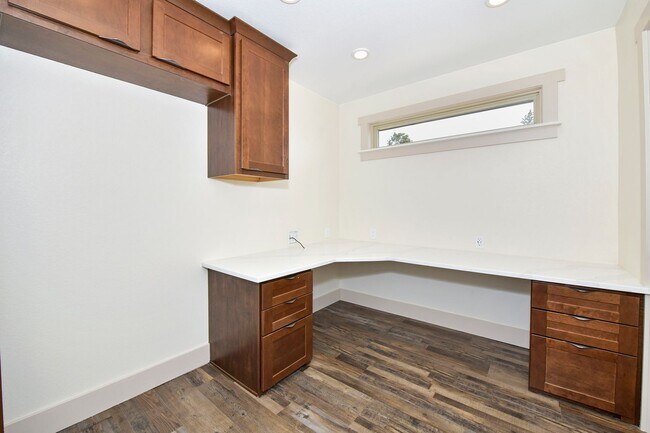 Building Photo - Redstone Cabin featuring Luxury, Convenien...