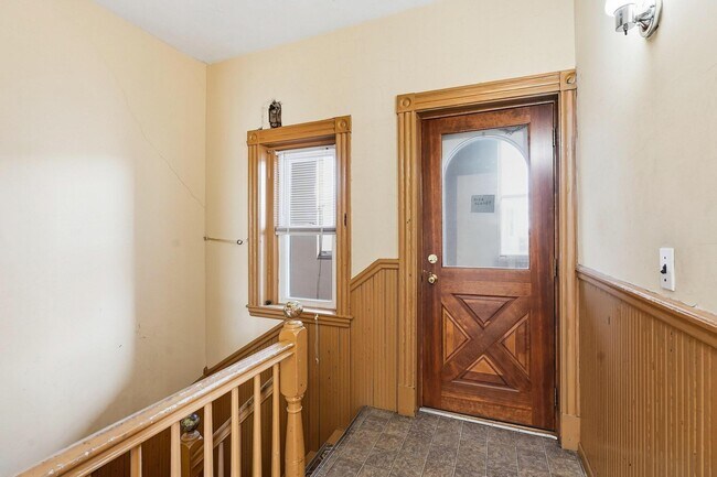 Building Photo - 32 Ashley St