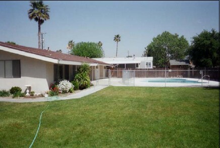 Clubhouse & Pool - Sand Canyon Mobile Home Park