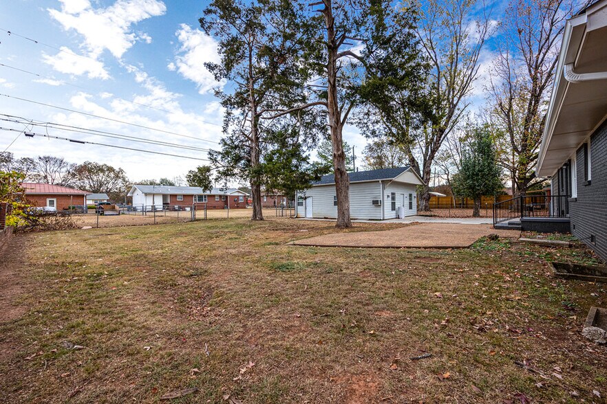 Building Photo - 4206 Holmes Ave NW